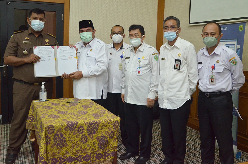 Penandatanganan Naskah Hibah Dan Berita Acara Serah Terima Barang Milik Pemda